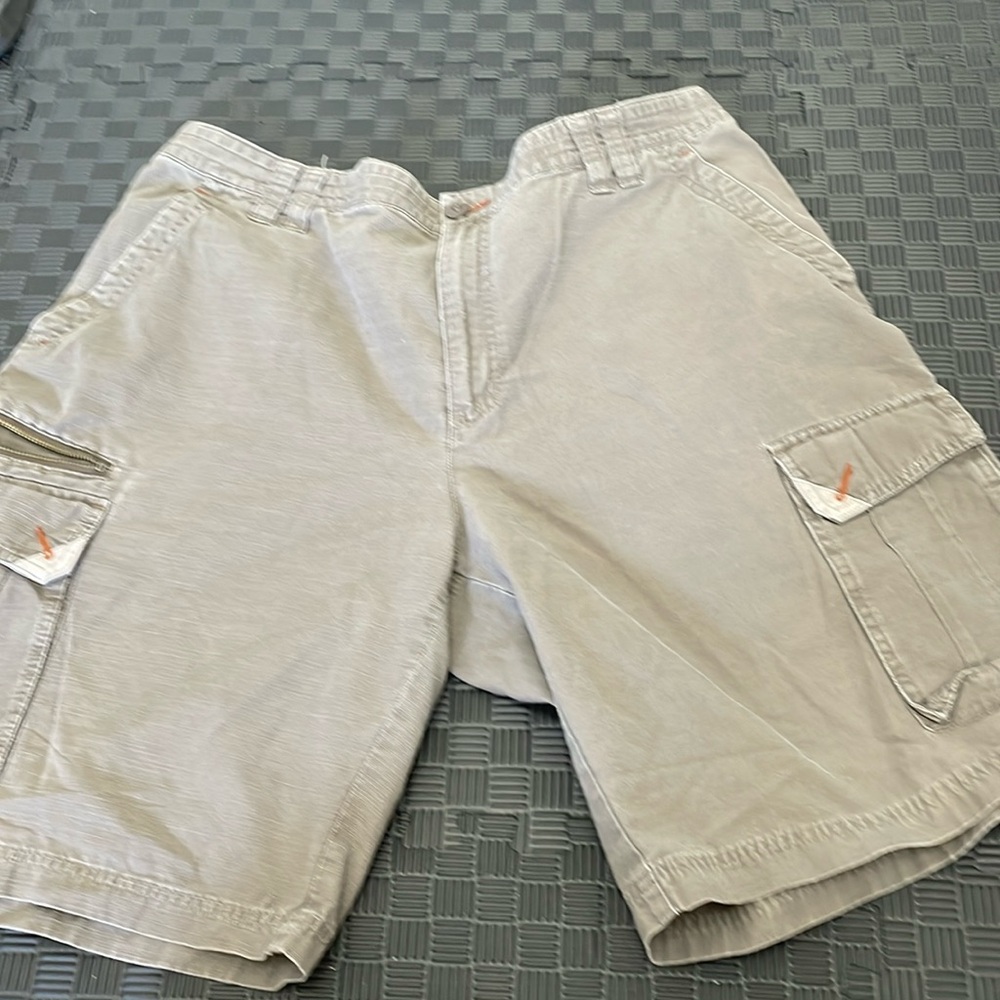 Columbia brown cargo shorts size 40